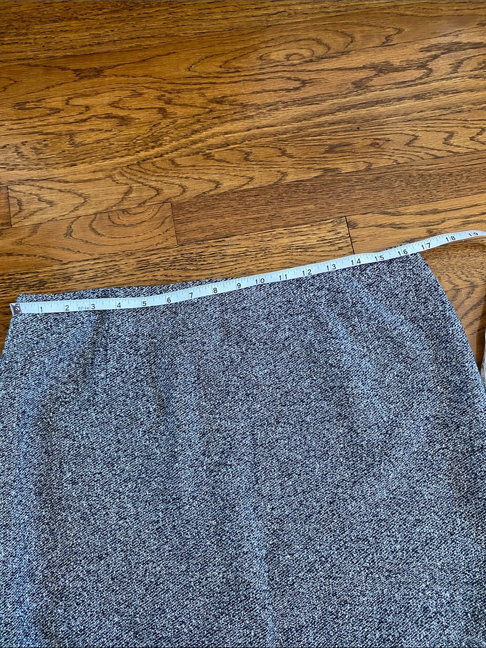 Escada Women's Gray Tweed Silk Wool Cashmere Skirt with Ruffle Hem Size 42 - Picture 9 of 10